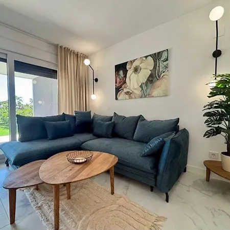 Daire Seafront Punta Prima *